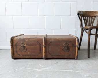 antique steamer trunk, wooden suitcase 1920s, vintage storage