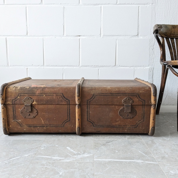 antique steamer trunk, wooden suitcase 1920s, vintage storage