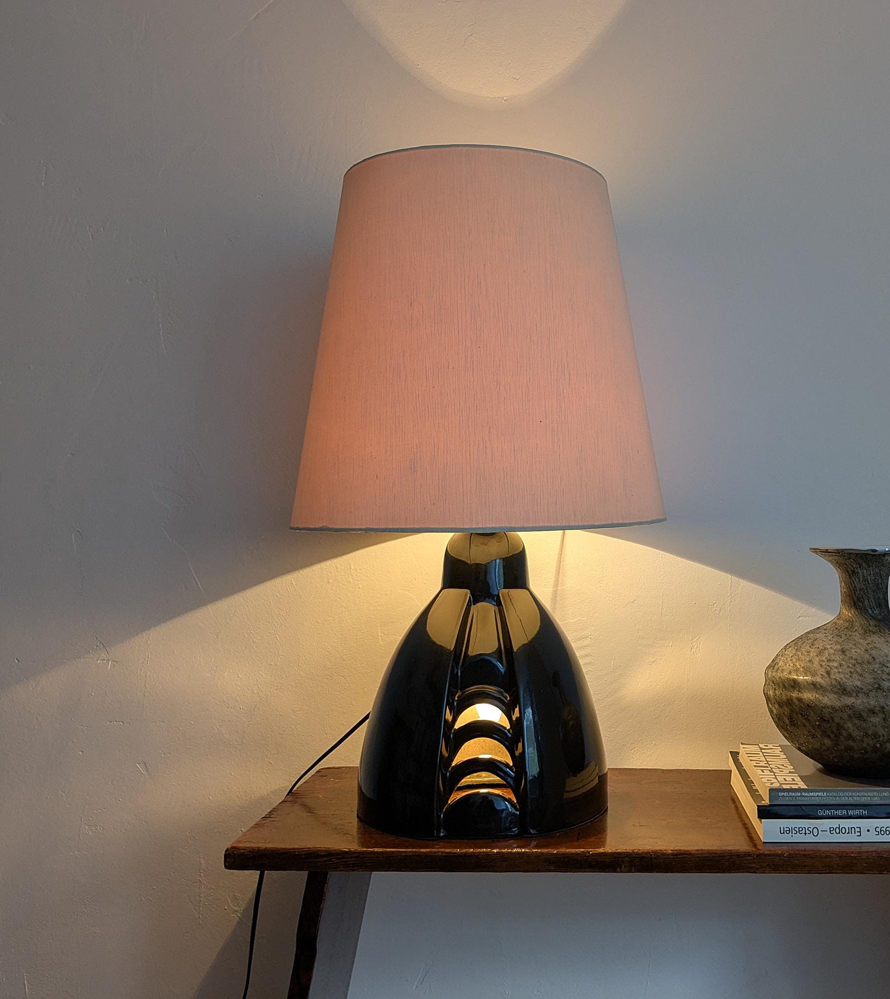 ヴィンテージ陶器ランプ（照明付きベース付き） - シェード付き黒色