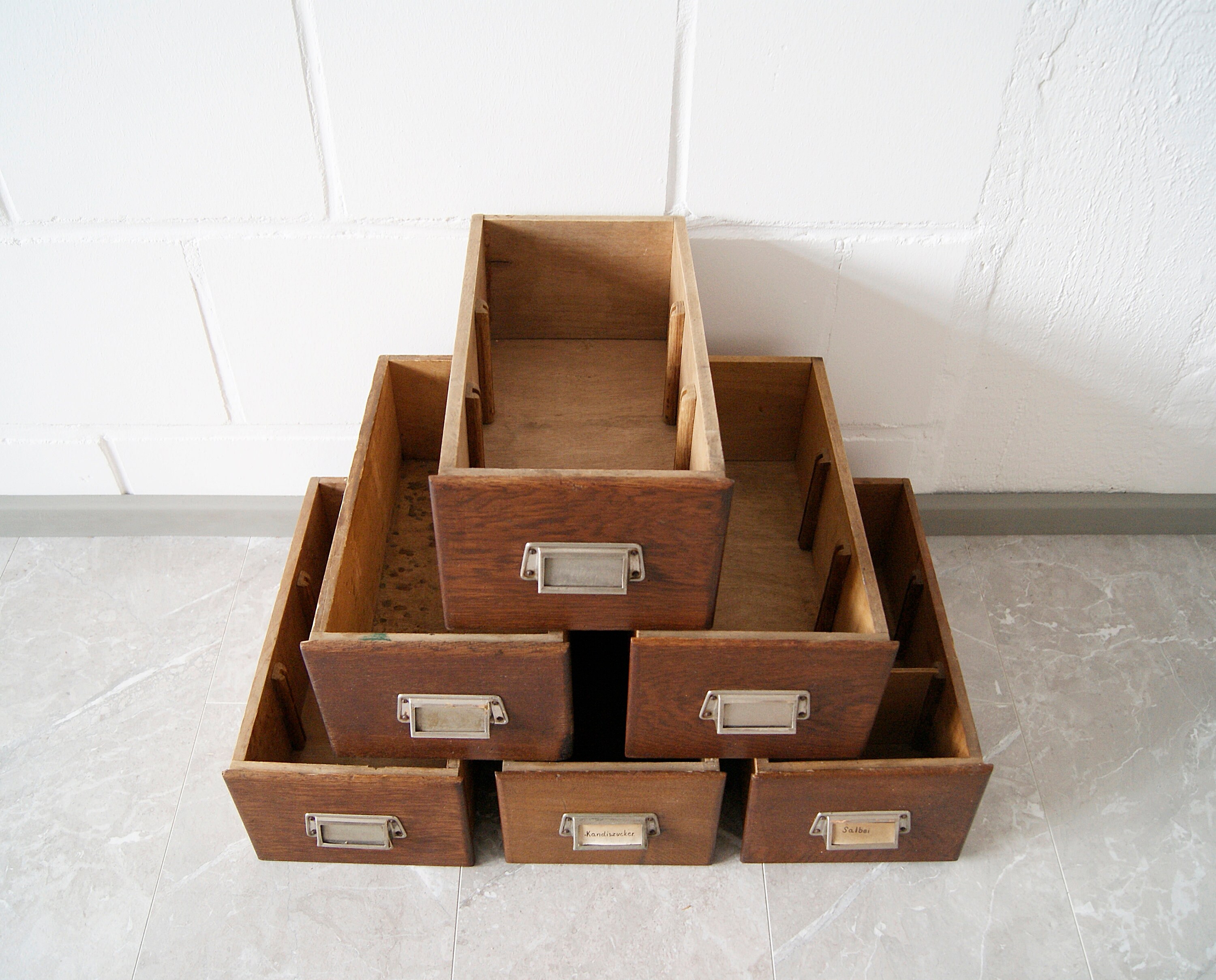 alte Schublade aus Eiche mit Griff, Holzregal, Aufbewahrung aus Holz