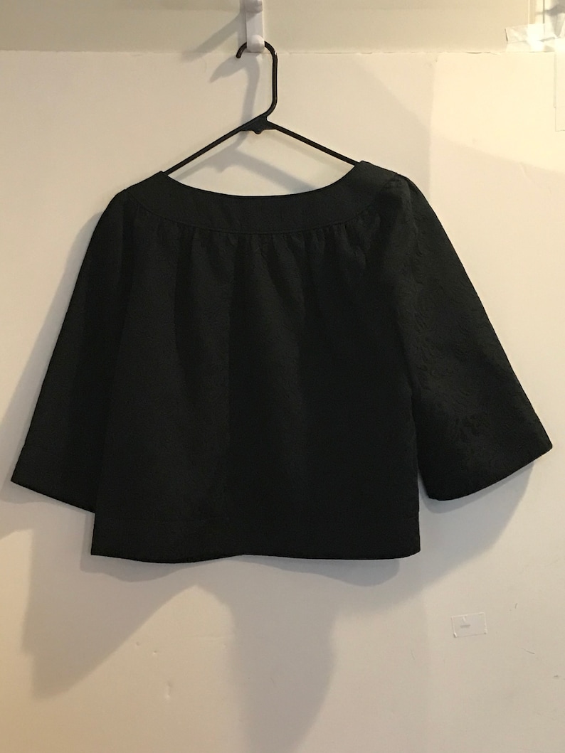 Black Jaquard short jacket with elbow sleeves by Apt 9 size XL Jackets