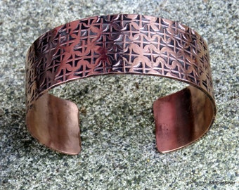 1" wide, hand stamped, "Trellis" patterned, copper cuff, sz M