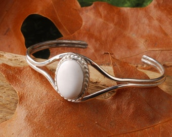 white howlite bracelet