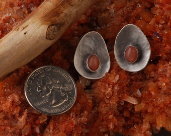 sterling silver, shiny small peach moonstone stud earrings