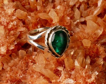 Manmade emerald stone ring