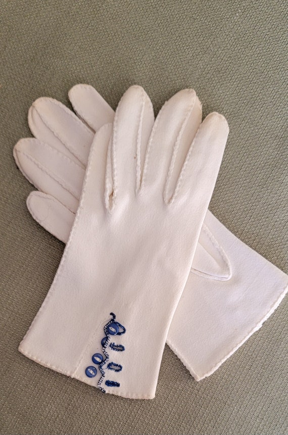 Vintage women's gloves, lot of four.