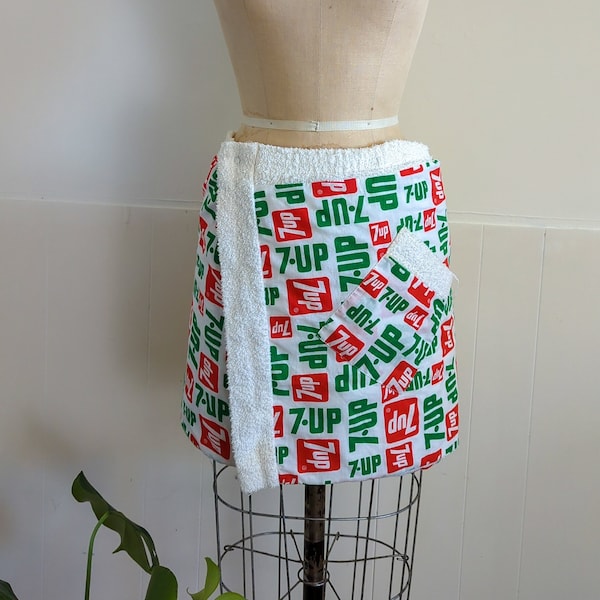 vintage des années 70 7 Up nouveauté impression serviette en tissu éponge plage couvrir jupe portefeuille Pop Art Mod publicité impression / M