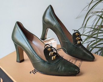 Vintage Sweetheart Mod 1960s Dark Green Leather Lace-up Loafer Heels w/ Gold Novelty Heart Hardware Details Women's 7 or 7.5 Narrow