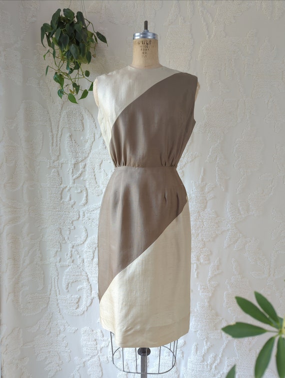 Vintage 1950s Two-tone Taupe Silk Color Block Wigg