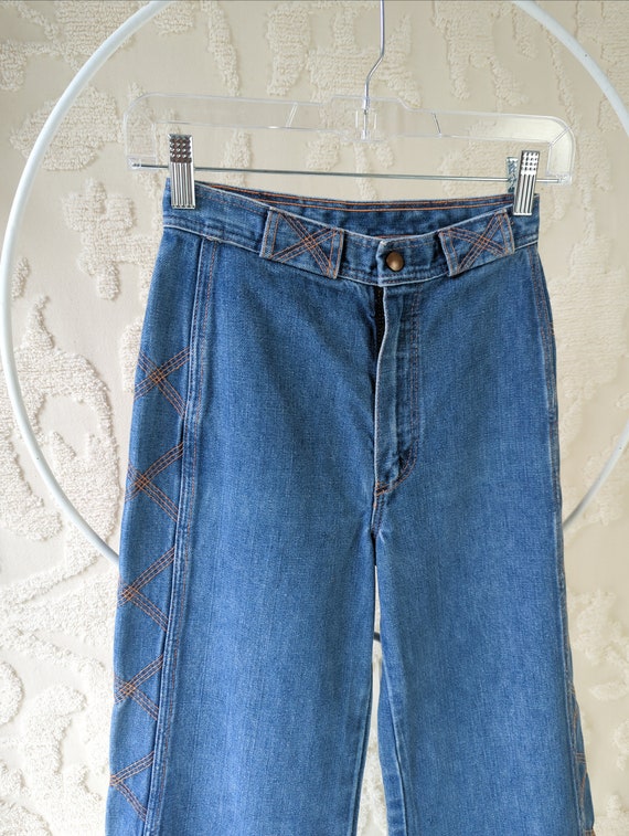 Vintage 1970s Wrangler Embroidered Bell Bottoms J… - image 3