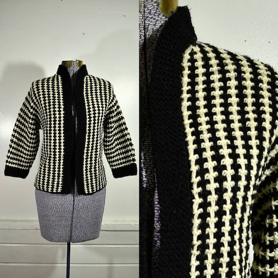1960s Handmade Chunky Black & White Knit Open Crop