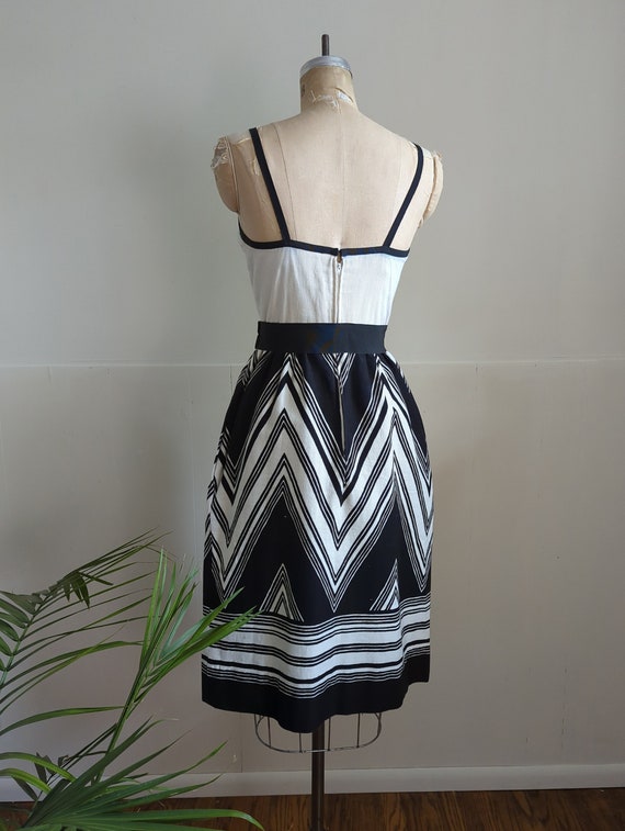 Vintage 70s White & Black Chevron Cotton Summer D… - image 4