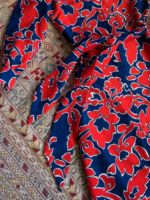 Vintage 1960s Contrast Blue and Red Floral Zip Fr… - image 6