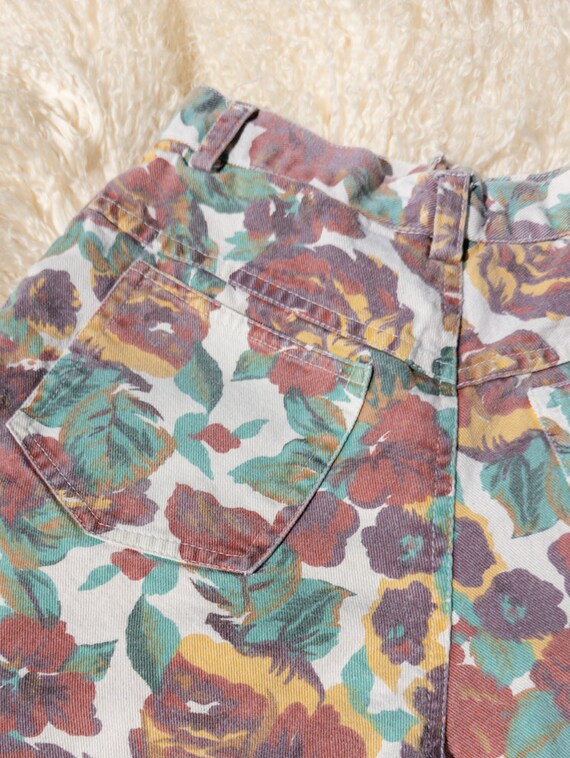 Vintage 1990a Floral Denim High Waist Shorts 80s … - image 4