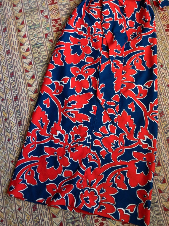Vintage 1960s Contrast Blue and Red Floral Zip Fr… - image 5