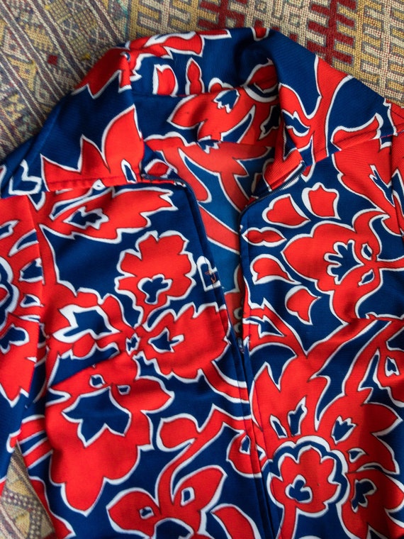 Vintage 1960s Contrast Blue and Red Floral Zip Fr… - image 8