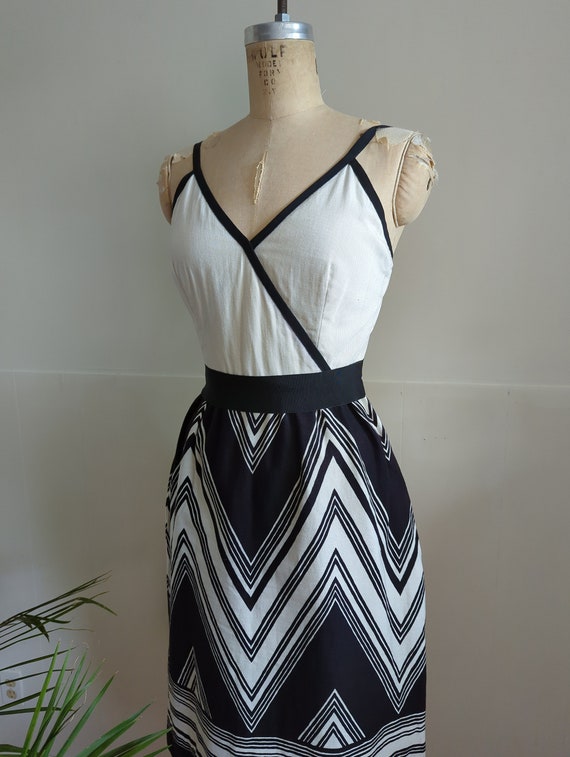 Vintage 70s White & Black Chevron Cotton Summer D… - image 3