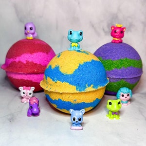 Kids Squinkie Animal Toy Surprise Bath Bomb | Christmas Stocking Stuffer | Kids Birthday Gift |Toy Bath Bomb | Kids Bath Bomb