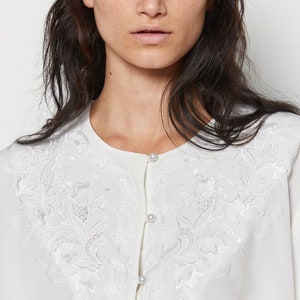 90s White Embroidered Yolk Blouse XL image 2