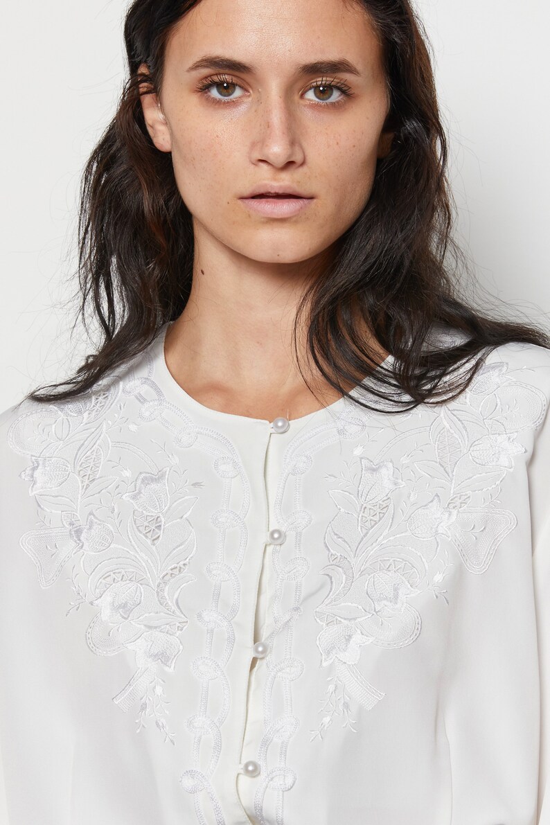 90s White Embroidered Yolk Blouse XL image 2