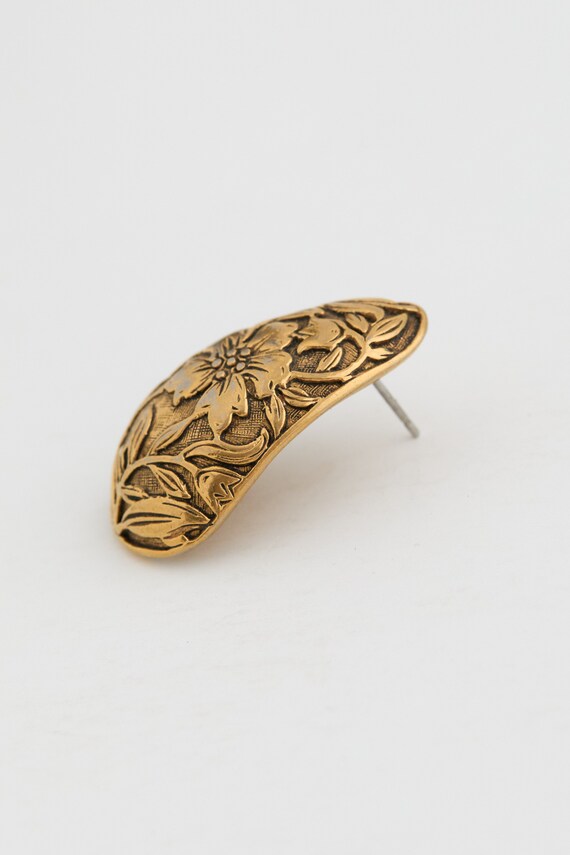 80s Gold Etched Floral Tear Drop Earrings - image 3
