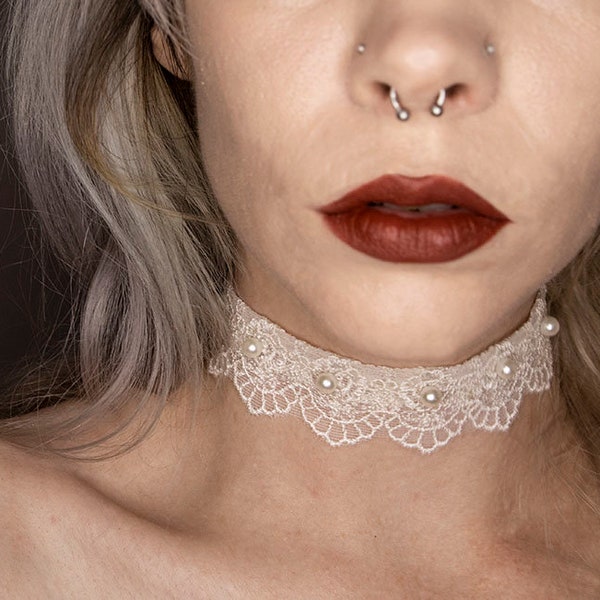 White Lace Scalloped Choker with Faux Pearls, Adjustable Victorian Necklace, Alt Fashion Goth
