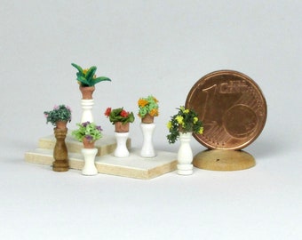 Micro plants on stand, scale 1/144