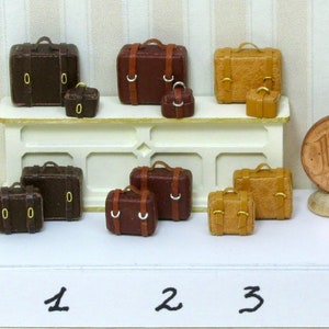 Conjunto de cuatro maletas, hechas a mano en piel, escala 1/48
