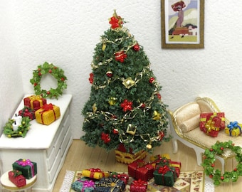 It's Christmas time! Decorated trees and gift packages, made with care in various models, 1/48 scale
