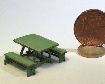 Table and two benches with green or white shabby chic finish, 1/144 scale
