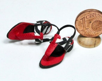 Miniature flip flops sandals in leather, scale 1/12