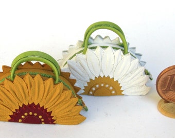 Original daisy or sunflower handbag , 1/12 scale