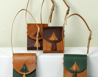 0penable leather and wood bag,  1/12 scale