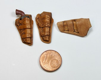 Miniature revolver holster, in leather, 1/12 scale
