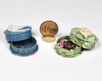 Miniature openable round  box,  1/12 scale