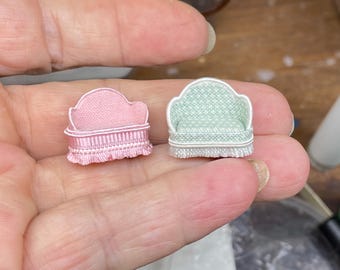 Victorian country sofa, scale 1/144