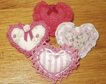 Miniature heart-shaped pillow various fabrics and finishes, scale 1/12