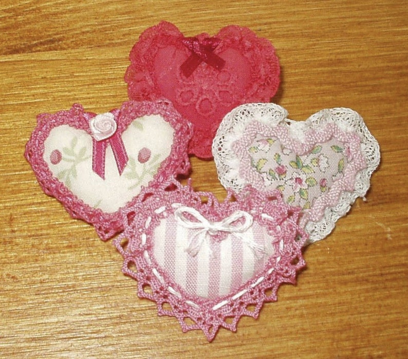 Miniature heart-shaped pillow various fabrics and finishes, scale 1/12 image 1