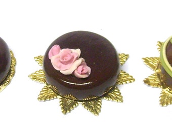 miniature cakes with decoration roses, 1/12 scale, ooak
