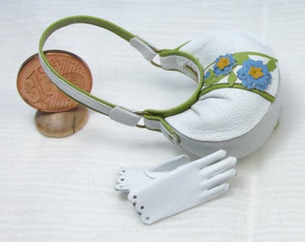 Miniature modern gloves in soft leather, elegant, very realistic, 1/12 scale