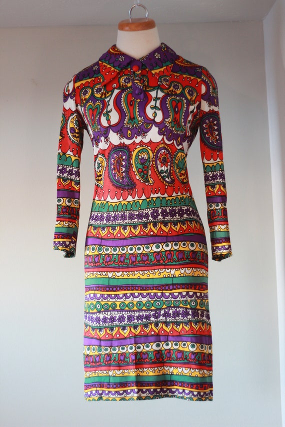 Amazing 1960s pointed collar dress