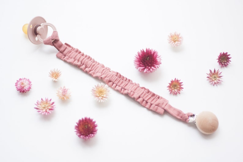 Patrón de costura para sujetachupetes con volantes – Regalo DIY para baby shower (PDF) imagen 3