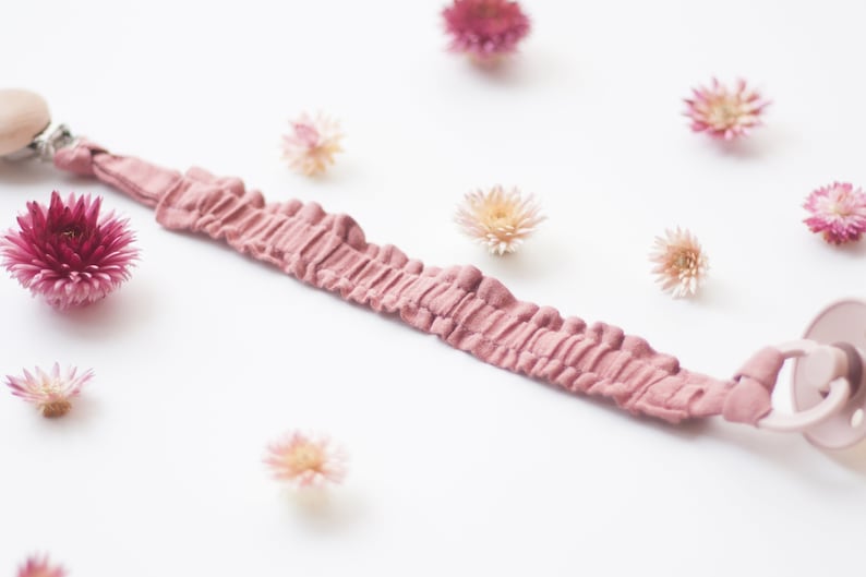 Patrón de costura para sujetachupetes con volantes – Regalo DIY para baby shower (PDF) imagen 6