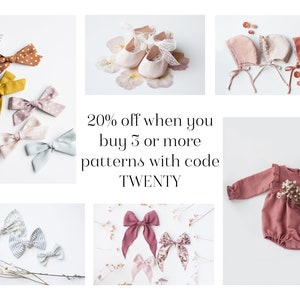 Peut inclure: Divers accessoires pour b&eacute;b&eacute;s, comprenant des n&oelig;uds, des bonnets et des chaussures, dans diff&eacute;rentes couleurs et motifs. Une barboteuse rose est &eacute;galement pr&eacute;sente. Le texte indique : "20% de r&eacute;duction &agrave; l'achat de 3 patrons ou plus avec le code TWENTY."