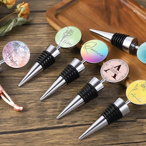 Tappo per bottiglia personalizzato, tappi per vino con nome, tappo per vino per matrimonio, tappo per bottiglia floreale, regalo per damigelle d'onore e testimone di nozze, porta tappo per vino