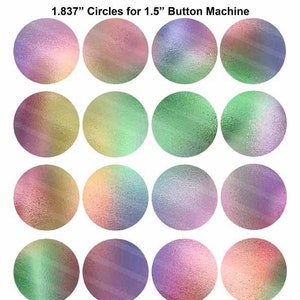 Puede incluir: Un conjunto de 16 círculos iridiscentes, cada uno con un diámetro de 4,66 cm. Los círculos presentan una variedad de colores, incluyendo rosa, morado, verde y azul. Están diseñados para ser utilizados con una máquina de botones de 3,8 cm. El texto "1.837" Circles for 1.5" Button Machine" está en la parte superior de la imagen.