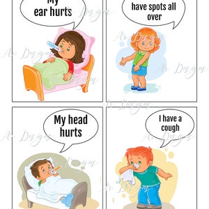 K&ouml;nnte beinhalten: Vier illustrierte Karten mit Kindern, die verschiedene Krankheitssymptome darstellen. Die erste Karte zeigt ein M&auml;dchen im Bett mit einem Thermometer im Mund, das sagt: "Mein Ohr tut weh". Die zweite Karte zeigt ein M&auml;dchen mit roten Flecken am ganzen K&ouml;rper, das sagt: "Ich habe &uuml;berall rote Flecken". Die dritte Karte zeigt einen Jungen im Bett mit einem Thermometer im Mund, der sagt: "Mein Kopf tut weh". Die vierte Karte zeigt einen Jungen, der sich ein Taschentuch an die Nase h&auml;lt, der sagt: "Ich habe Husten".