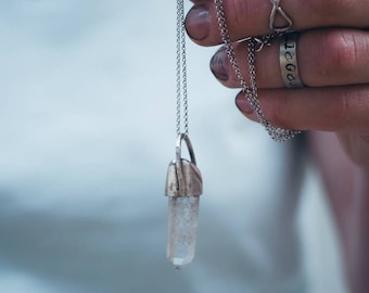 Raw clear crystal Quartz Point - Aura healing stones and crystals jewelry