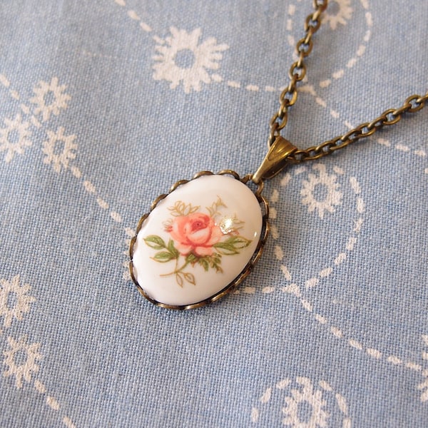 Vintage Rose Cameo Pendant Necklace