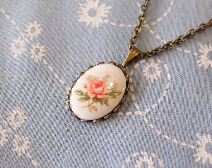 Vintage Rose Cameo Pendant Necklace